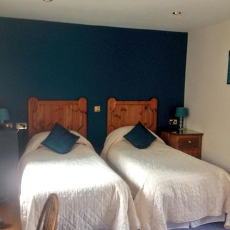 The Golden Boar Inn Bury St. Edmunds 객실 사진