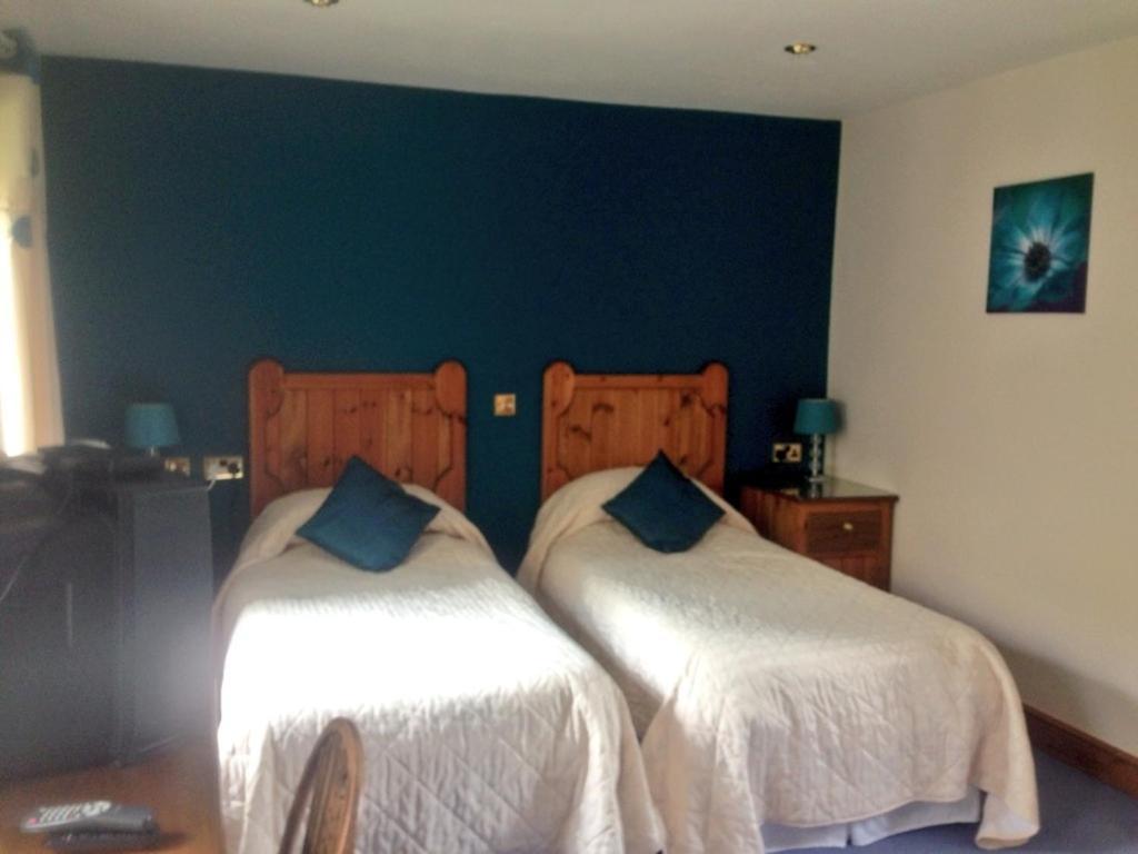 The Golden Boar Inn Bury St. Edmunds 객실 사진